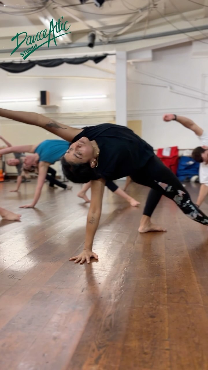 DANCE ATTIC DROP IN CLASSES 🕺
MONDAYS // 8:35 - 9:50 PM // BEGINNERS CAPOEIRA with Ponciano @poncianinho
£8 per class + £2 Entrance fee
The class focuses on practising the basic movements of Capoeira, kicks, ground work, flow and basic acrobatics skills for beginners. A great class to start practising Capoeira and a great work out too!
#danceattic #danceatticstudios #capoeria #capoeiralondon #capoeiratraining #fulham #dropinclasses #capoeiraclass #danceclasses #fulhamdance #fulhambroadway