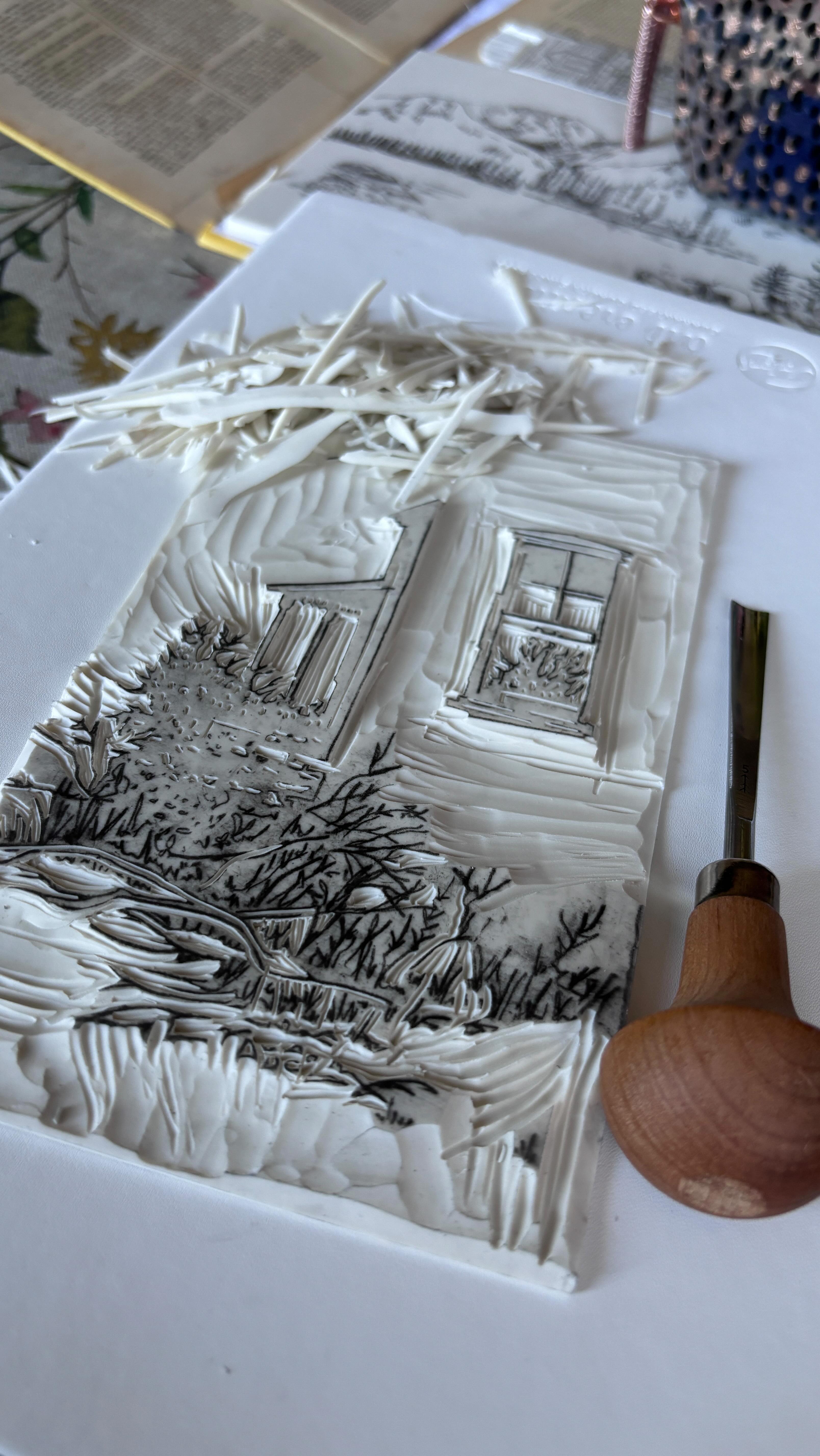 Les travaux manuels m’accompagnent depuis toujours, ils sont ma méditation à moi, mon moment de pause dans une vie toujours plus dense, un instant de calme dans la tempête ☔️
#linocut #linocutprintingprocess #linocutprintmaker #linocutting #printmaking #printmakersofinstagram #handmade #linograbado #linoldruck #engraving #inkprintrepeat #reliefprinting #reliefprint #reliefprintmaking #linoldruck #linoldruckmachtglücklich #linograbado #printisnotdead