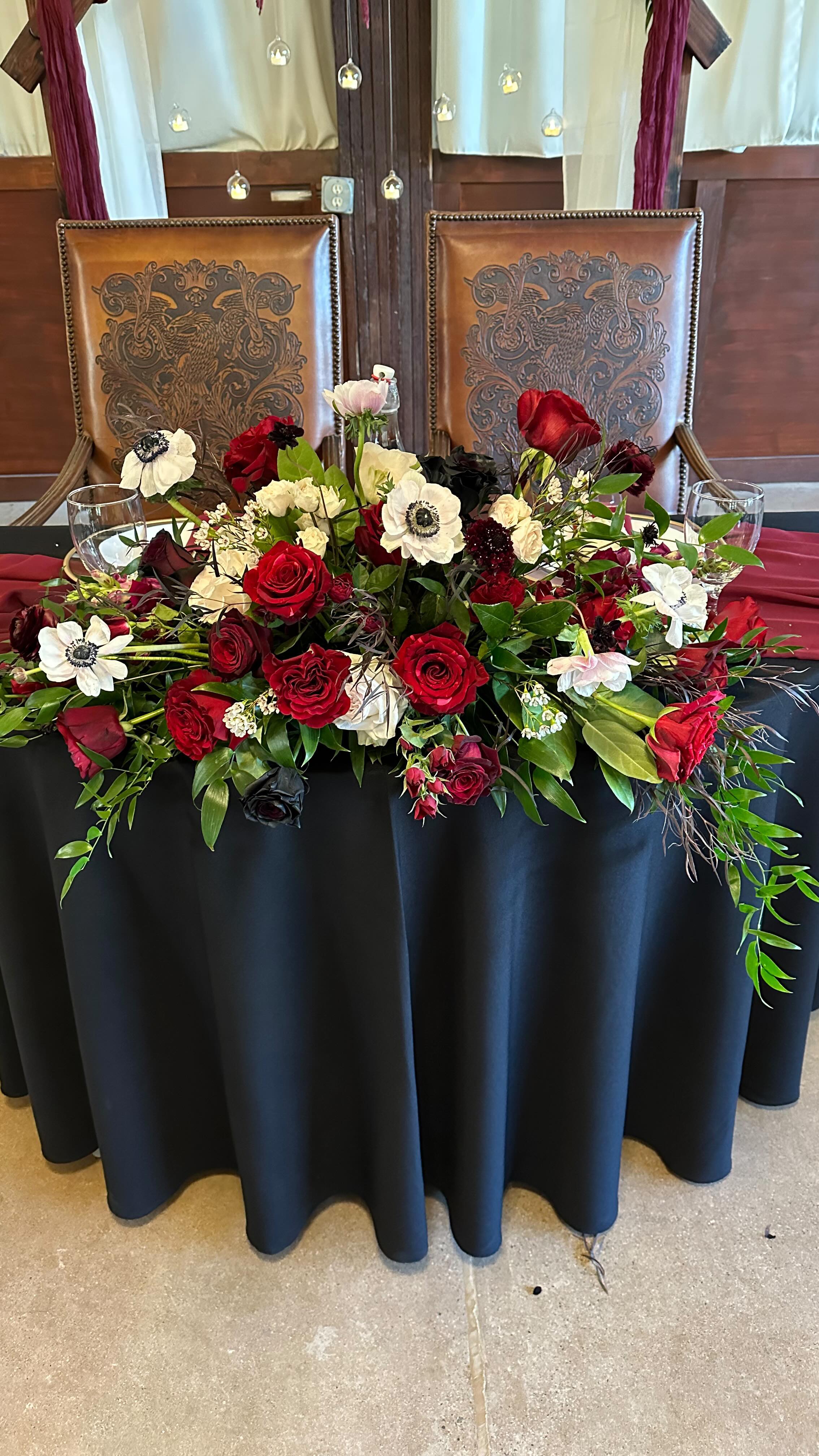 Non traditional wedding colors make for gorgeous table scapes #blackisthenewwhite #bride #wedding #eventrentals #temeculawinecountry #temeculawedding #tablescapes #tabletop #bridestyle