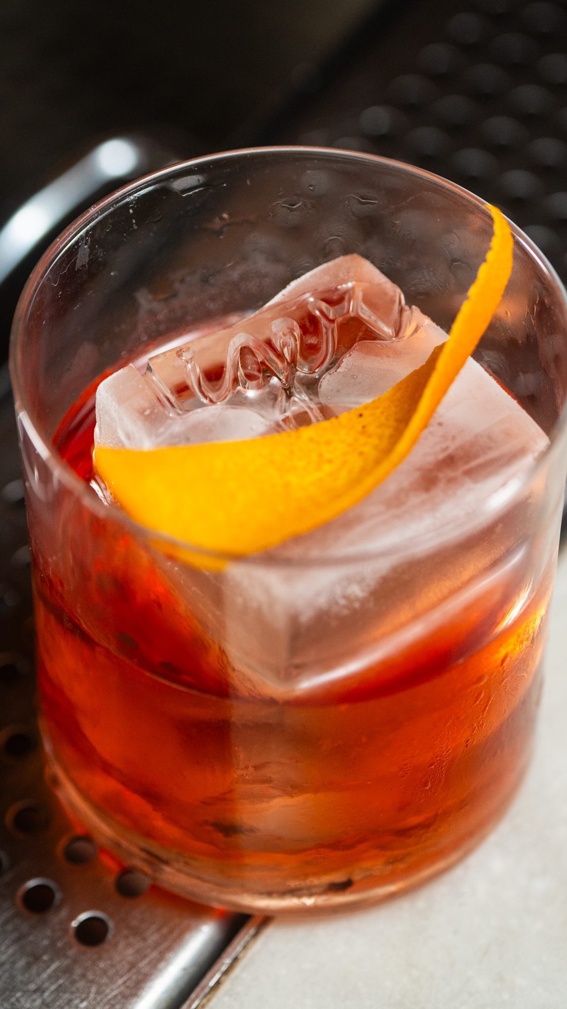 Autumn is for Negroni…🤎
Discovery Negroni c’est tous les mercredis au Tiger ! Une sélection de Negroni à venir découvrir.
📸 @monsieurhuman
#negroni #negronitime #tigerparis #tiger #bar #barparis #paris #mixology #cocktailbar #paris6 #cocktailart #parisguide #sortiraparis #nightout