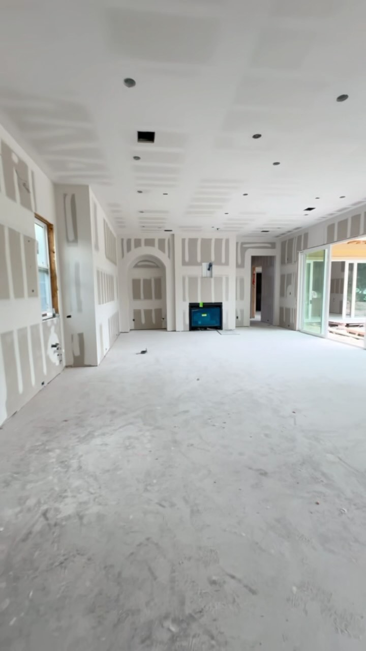 We have drywall!! 🎉 Exciting progress on our Heights project. Drywall is up, now time to add the gorgeous finishing details to make this historic home pop! ✨