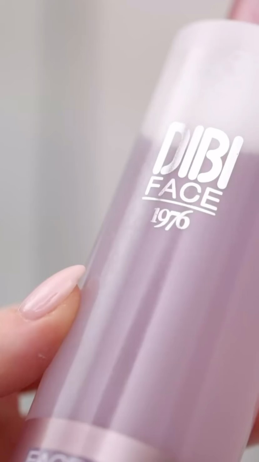 Unlock the secret to flawless skin with the DIBI Milano Face Perfection Line! 🌟
Why is it essential to cleanse, exfoliate, and tone your face before applying moisturizer? Here’s why:
Cleansing: Removes dirt, oil, and impurities that clog pores and dull the skin. A clean face allows your skincare products to absorb more effectively.
Exfoliating: Gently buffs away dead skin cells, promoting cell renewal for a brighter, smoother complexion. This step also preps your skin to fully benefit from the rest of your routine.
Toning: Balances your skin’s pH and tightens pores, giving your face a refreshed and even base. Toner also helps to prep the skin for the final hydrating step.
By following these steps, your skin is perfectly prepped to absorb moisture, allowing your moisturizer to lock in hydration more effectively.
The DIBI Milano Face Perfection Line is designed to give your skin the ultimate reset, ensuring each step in your routine works harmoniously to reveal radiant, healthy skin. Find all your skincare needs and more online www.dibimilanocyprus.com
#DIBIMilano #FacePerfection #SkincareEssentials #CleanseExfoliateTone #HealthySkin