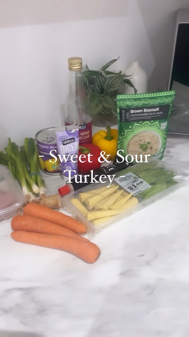 Add whatever meat and veggies you want! I used turkey, peppers, spring onions, carrots, pineapple, baby corn and mangetout.
For the sauce:
2 garlic cloves
A thumb of ginger
tbsp cornflour
½ tbsp sugar
Juice from tin of pineapple (add pineapple chunks with the rest of the veg)
2 tbsp dark soy sauce
2 tbsp red wine vinegar
1 tbsp tomato ketchup/tomato purée
Blend together and add to cooked veg/meat until piping hot and serve.
A quick, easy, healthy, tasty meal 😀
