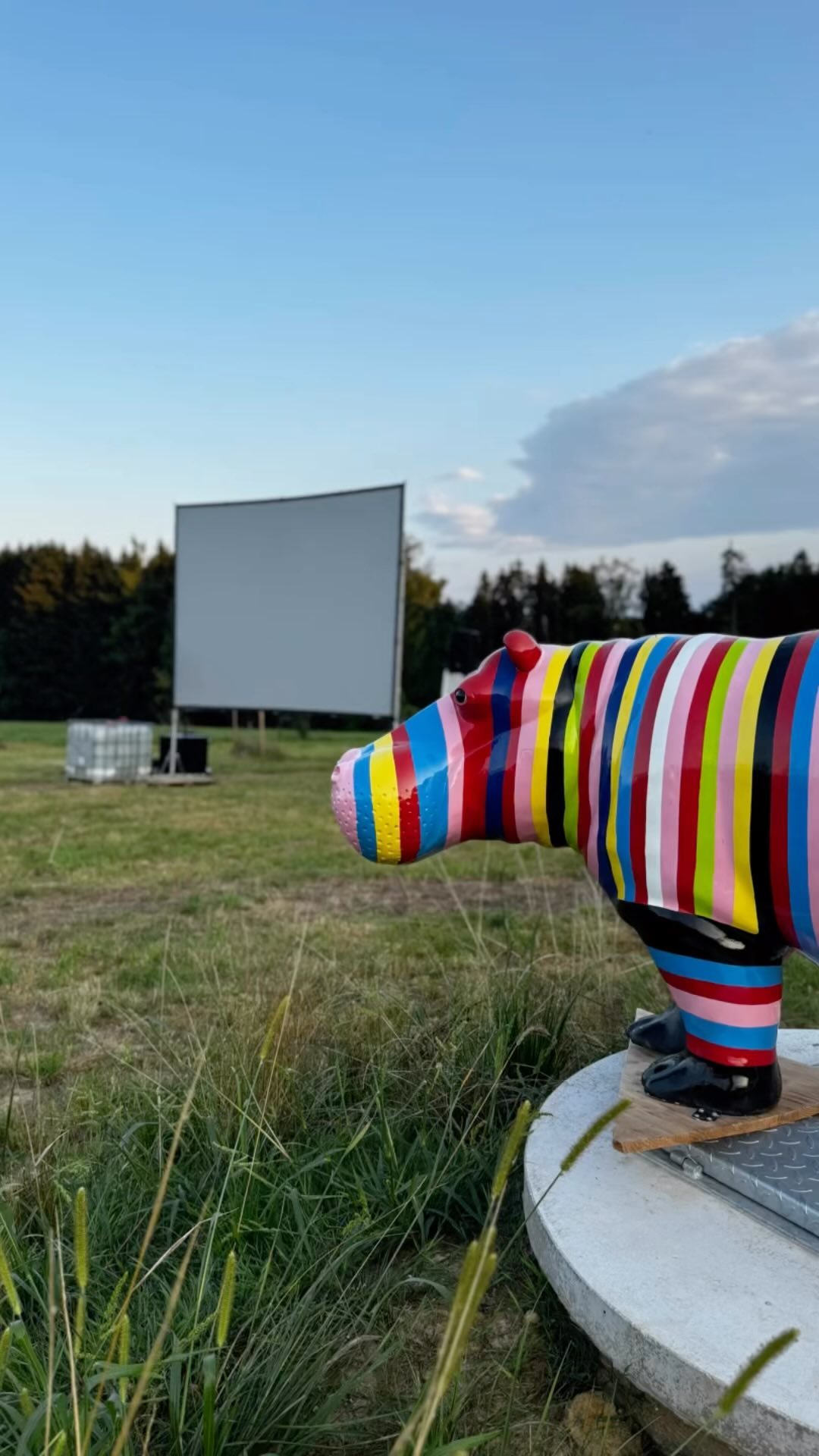 Kurzer Review vom Wochenende🤗, es waren wunderschöne aber wirklich harte Tage mit Aufbau und Organisation, aber mit dem besten Team haben wir alles rechtzeitig geschafft und hatten drei echt coole Abende.
Danke an meine unglaublichen Freunde die dass alles möglich gemacht haben und auch alle Unternehmen die mich hierbei unterstützt haben 😘😘😘😘
#farmlife #passau #sommer #sommerkino #openair #regional #permakultur #bio #landkreispassau #veranstaltung #review #bestfriends #bestteam #unternehmer #unterstützung #wunderschön #power #kultur #vielfalt