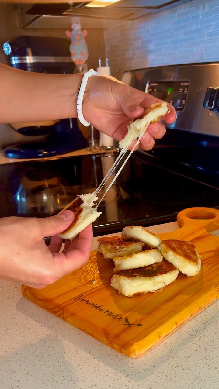 Gracias a @dikatodecoracion por esta tabla hermosa y súper funcional que todos debemos tener en la cocina!
Ingredientes
-2 yucas
- sal
- queso mozzarella ( o de tu preferencia)
-2 cucharadas de harina
-aceite de oliva
#recetas #recetassaludables #recetasfaciles #recetasfáciles #recetascaseras #recetassanas #recetasfit #recetasveganas #recetasrapidas #recetasfitness #recetasana #recetadeldia#recetassanas #recetaexpress #recetarios #recetasfáciles #recetashqip #recetasyadelgazar #recetario #recetascaseras #recetafaciles #recetasfit #recetarápida #recetadeldia