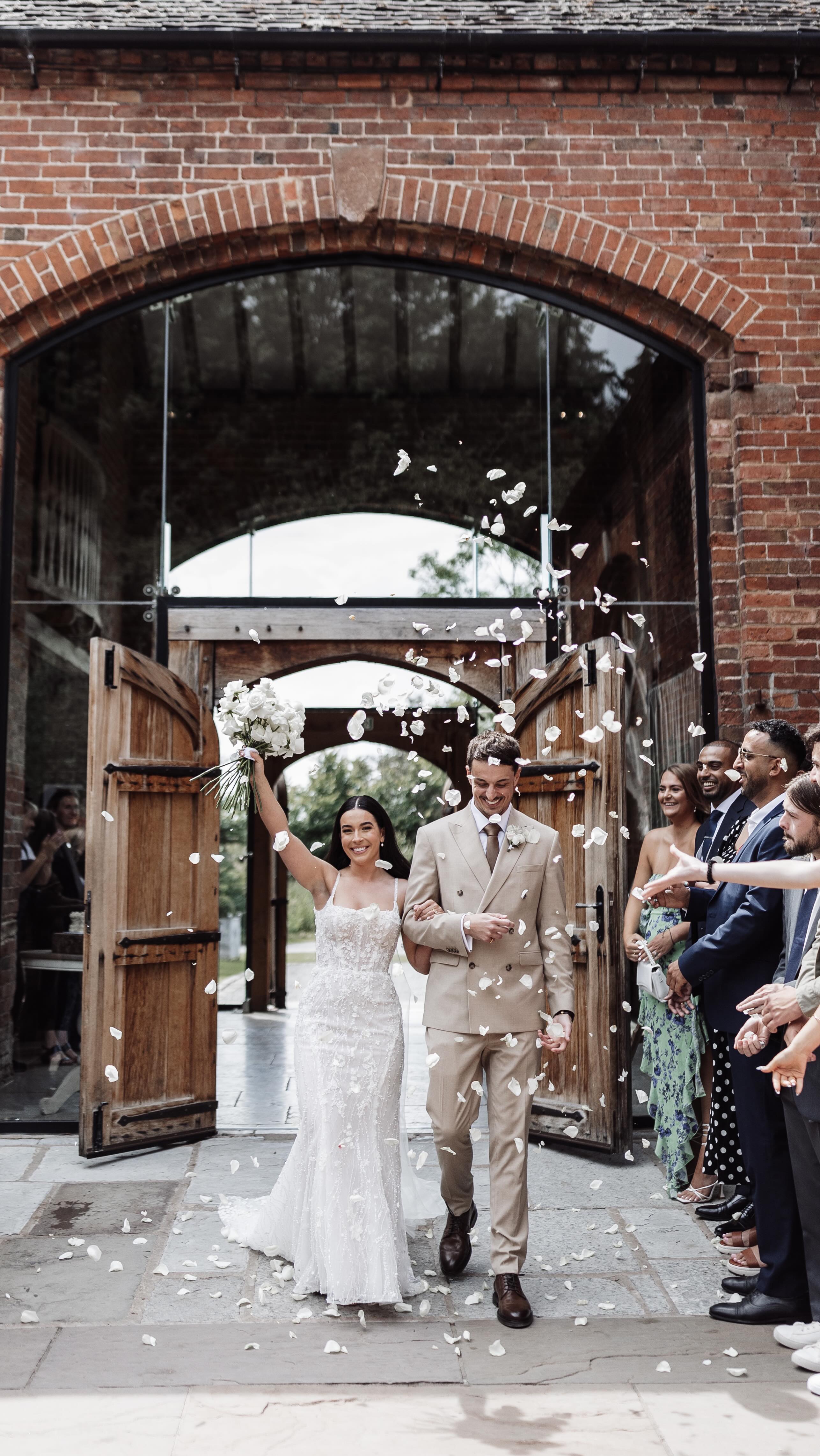 Raining rose petals ✨
Inquire now for 2025/2026 💌
Venue: @shustokebarn
Florist: @the_lanes_
Music: @linklewismusic
Hair: @stacey.granger.hair
MUA: @makeup_yc @brookesavannahmua
Videographer: @p.s.visuals
Photobooth: @theburbageboothco
Registrar: @ceremoniesinwarwickshire
-
www.oliviaamyphotography.com
-
-
#yorkphotographer #yorkphotography #ukphotographer #wedding #weddingphotographer #weddingphotography #blacktie #ukweddingphotographer #yorkweddingphotographer #yorkshireweddingvenue #yorkshireweddingphotographer #ukweddingphotography #luxuryweddingphotographer