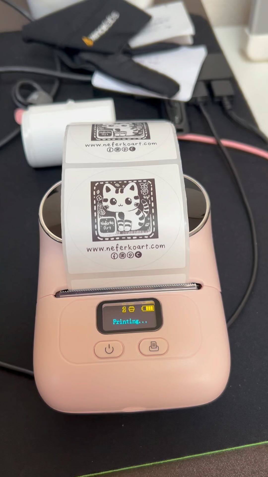 Printing some more labels! These are to go on the backs of the magnetic bookmarks I’ve made!
#asmr #stickershop #bookmarks #magneticbookmarks #lotrfanart #lotrfanmerch #kawaiiart #kawaiicats #かわいいイラスト