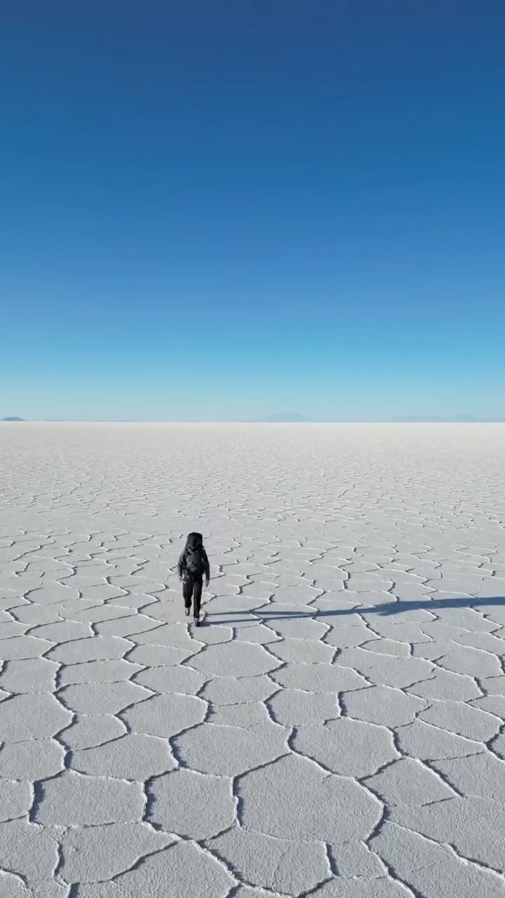Un petit aperçu de ma traversée du plus grand désert de sel au monde, en Bolivie, dans la cordillère des Andes. 💨🦙