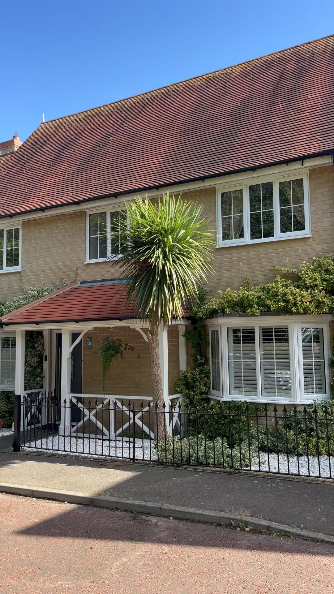 A stunning double bay fronted house in Tiptree, Essex, beautifully enhanced with our premium plantation shutters!
Supplied & fitted by us at Indigo Blinds and Shutters LTD.
Elevate your home with bespoke window treatments!
#IndigoBlinds #PlantationShutters #TiptreeEssex #HomeUpgrades #ShutterStyle