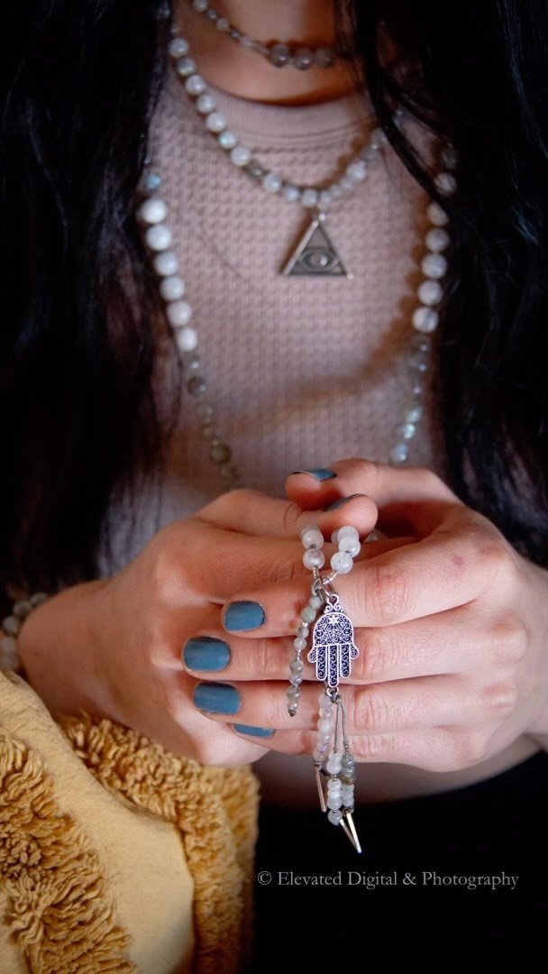 THE STORY BEHIND THE BRAND is where my heart comes alive. Today I shared space and captured the heart of four different brands, collaborating and smashing together their creative ventures to create some images to bring their products to life! Fresh brewed coffee from @roosterroastingco turned into a game of crib with @stonecraft.by.dale while wearing the highest quality mala jewelry I’ve seen. @alexandriamackieart beautifully modeled @sagestonemalas to show case more of Kyla’s newest designs with Alex’s stunning mountain portraits in the background throughout. Honestly, every angle captured a bit of their stories! There are so many more images to be shared, but in the meantime… go give their brands a follow and be sure to pop in to @sage.stone.11.11 in @eccmall downtown #YEG!
#yegproductphotographer #yegsmallbusinesses #yegsmallbiz #yeglocal #yegcoffeeroasters #yegmalas #malas #yegphotographer #yegphotography