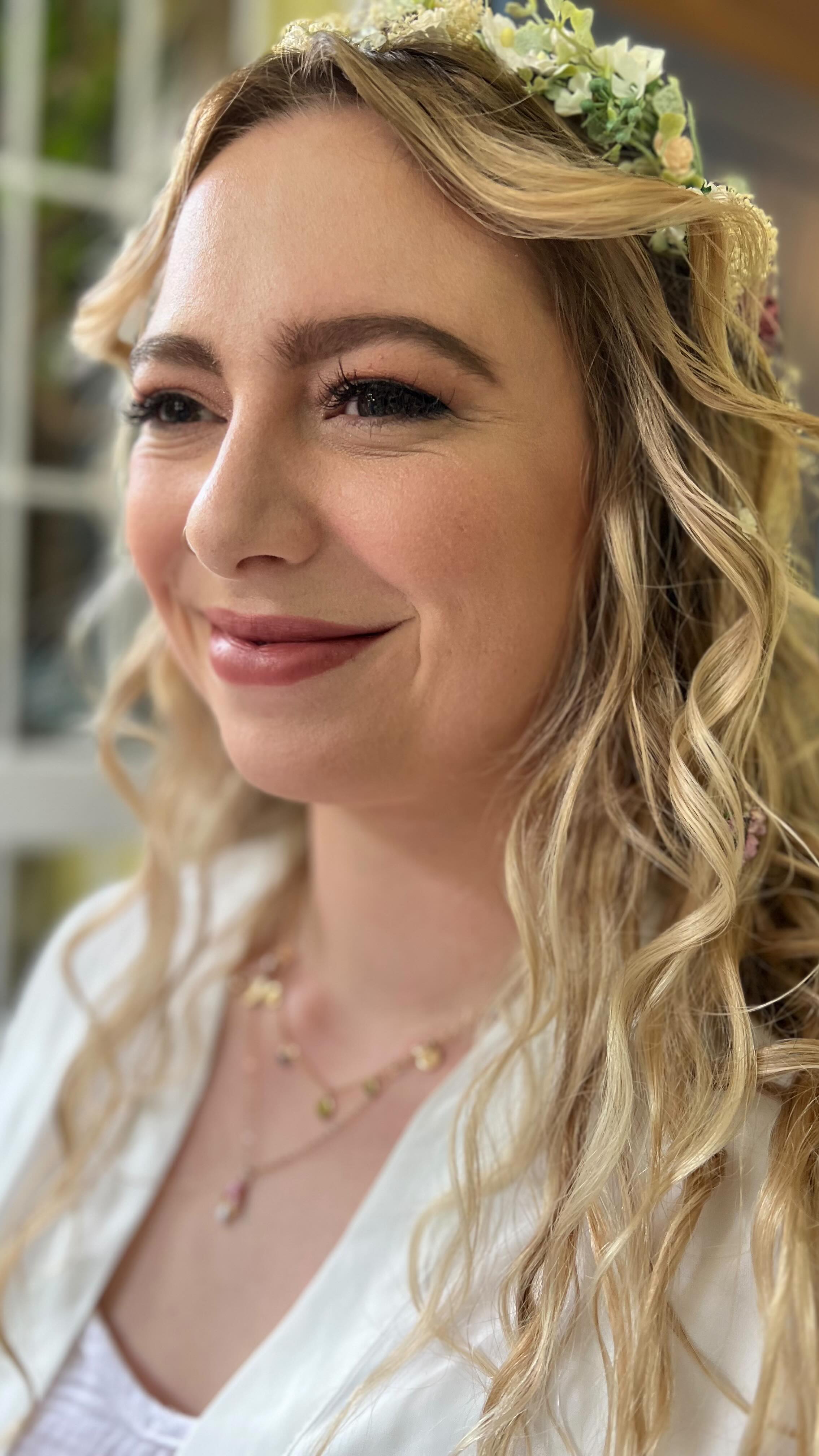 A bride contacted me before I knew I’d be relocating to Cape Town.
So I flew up for her special day. Thanks for having me for the day Jolburg. xx #weddingday #makeupartist #makeupartistsworldwide #blushpink #bridalmakeup #bridalbeauty #weddingseason