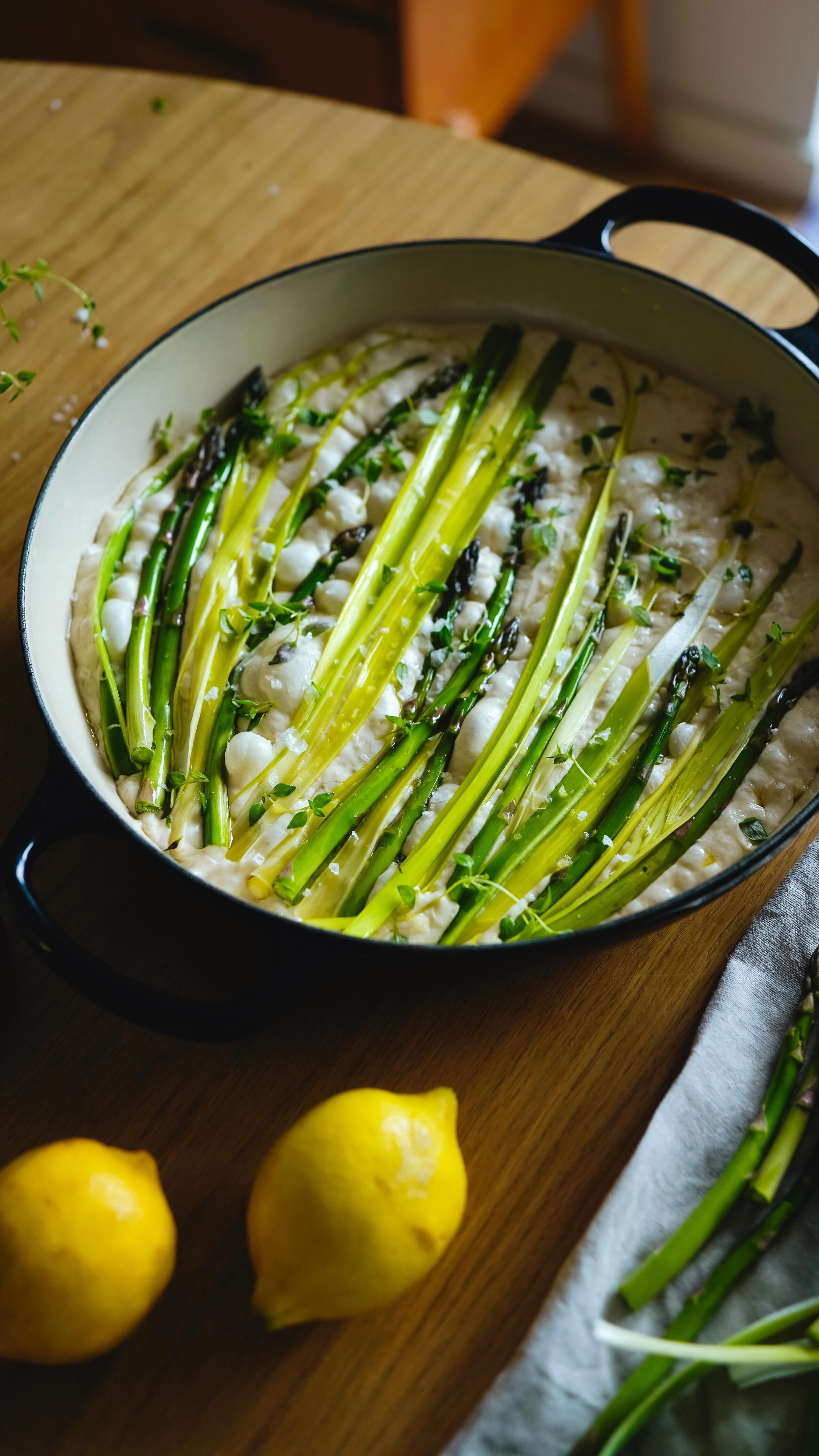30 seconds of focaccia for your Monday viewing pleasure 🫶 which one would you eat right now?
1. Asparagus, leek, and thyme with lemon infused olive oil 🍋
2. Potato, red onion, and rosemary 🥔
3. Zucchini and potato with parsley-garlic confit oil 🧄
4. Red onion, thyme, and rosemary 🌿
#focaccia