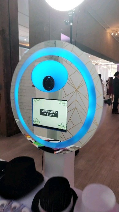 Summer Seattle Wedding! #seattlephotobooth #seattleweddings #pacificphotobooth