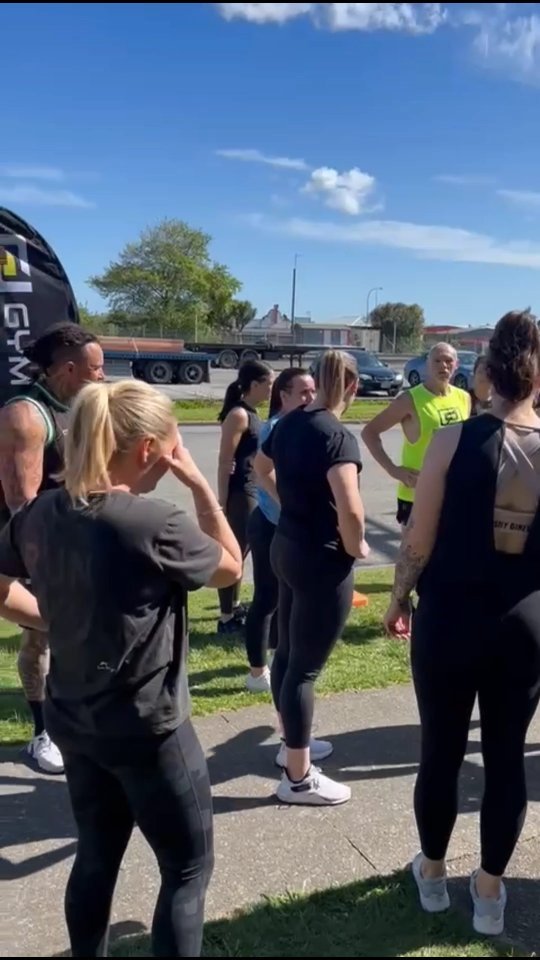 Fitlife Throwdown Comp Prep Session 💪🏼
What a cool day yesterday sharing knowledge to those competing in the @fitlife_throwdown in November this year. We spent the morning together going over:
👉🏼 Game Day Strategies
👉🏼 Testing Workouts and Workout Strategies
👉🏼 Comp Specific Tips and Tricks
The goal was to go over all the things that come up over a day of competition so we feel prepared and ready for whatever comes our way.
It was so lovely to be back out coaching and doing what I love and I cannot wait to see these teams out there on the comp floor in November put it all into practice 🙌🏼