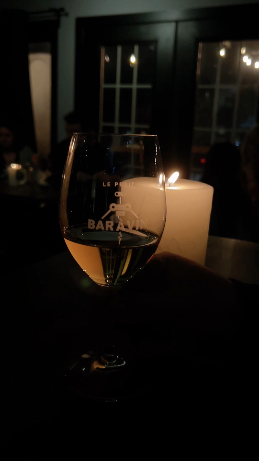 Laissez-vous séduire par l’ambiance chaleureuse du petit bar à vin 🍷✨
Que ce soit pour un verre entre amis, un repas romantique, une soirée de musique live ou l’une de nos soirées thématiques, chaque visite est unique.
Vivez l'expérience !
-
Let yourself be charmed by the warm ambiance of the petit bar à vin 🍷✨
Whether it’s for a drink with friends, a romantic dinner, a live music evening, or one of our themed nights, every visit is unique.
Come live the experience!