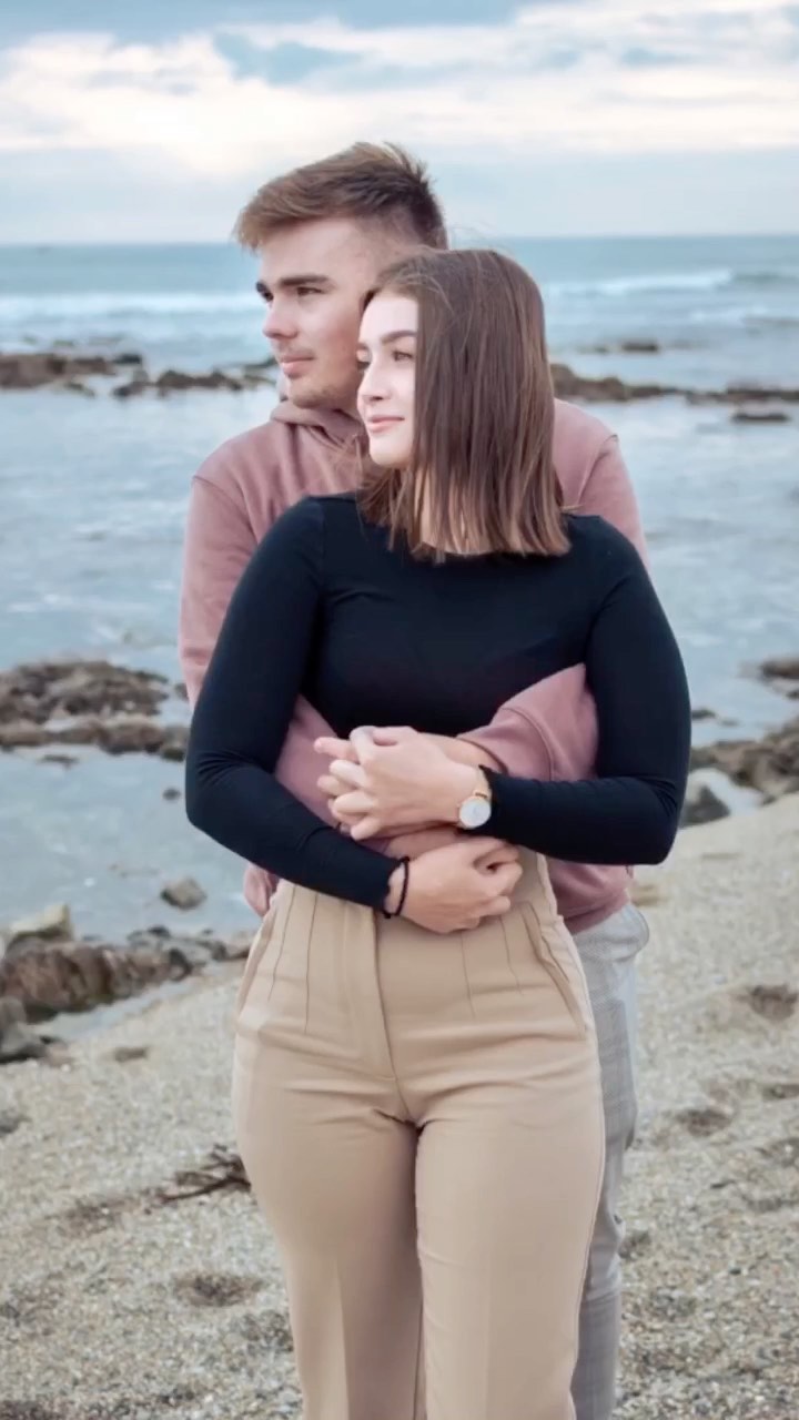 Un jour de pluie entre deux averses, ses deux tourtereaux on fait le pas pour une mini séance couple sur la plage, voici le résultat 🤩
#engagement #couplegoals #couple #couplephotography #seancephotofamille #seancephotocouple #photographenice #photographecotedazur #clairewisephotographe
