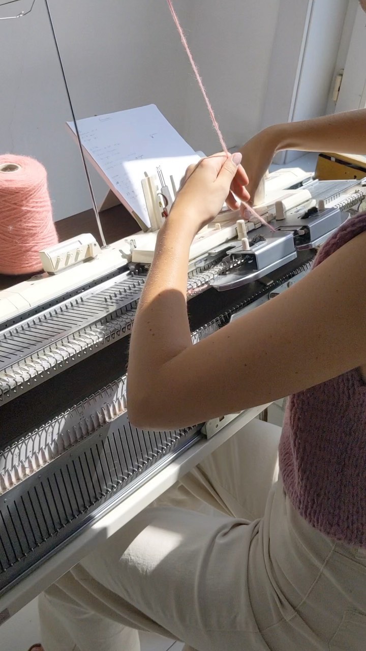 Meditation 🕊🥰💖
#knitting #knitweardesigner #knittingaddict #knittingmachine #sustainablefashion
