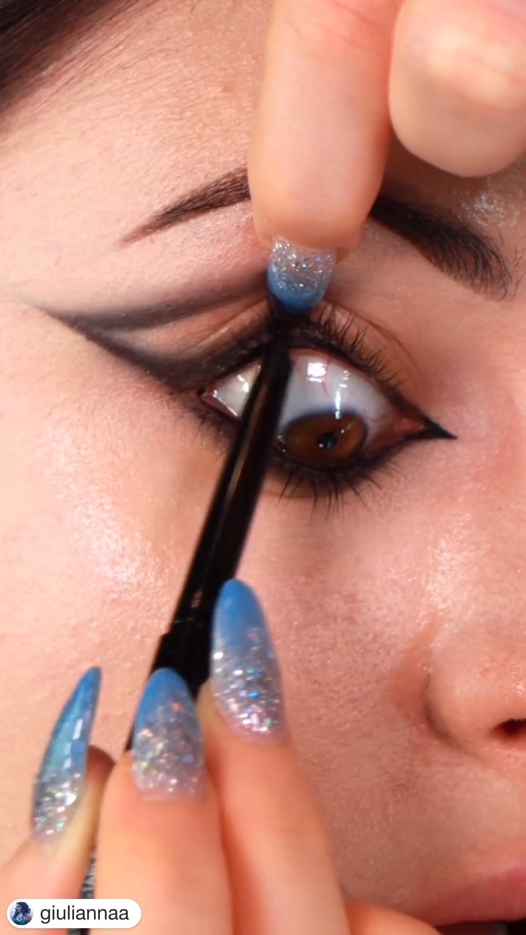 Serving fierce looks with this siren eyeliner! 🖤✨ Do you love this bold, sultry wing? Let me know in the comments! ⬇️ #SirenEyeliner #MakeupMagic #wingedlineronfleek
🎥: #Repost @giuliannaa
🖤 @wetnwildbeauty waterproof gel eyeliner pencil
🖤 @nyxcosmetics epic ink liquid eyeliner for inner corner
🖤 @lauramercier setting powder
🖤 @enkobeauty black eyeshadow
🖤 @ardellbeauty 817 lashes
🖤 @blendbunnycosmetics mascara