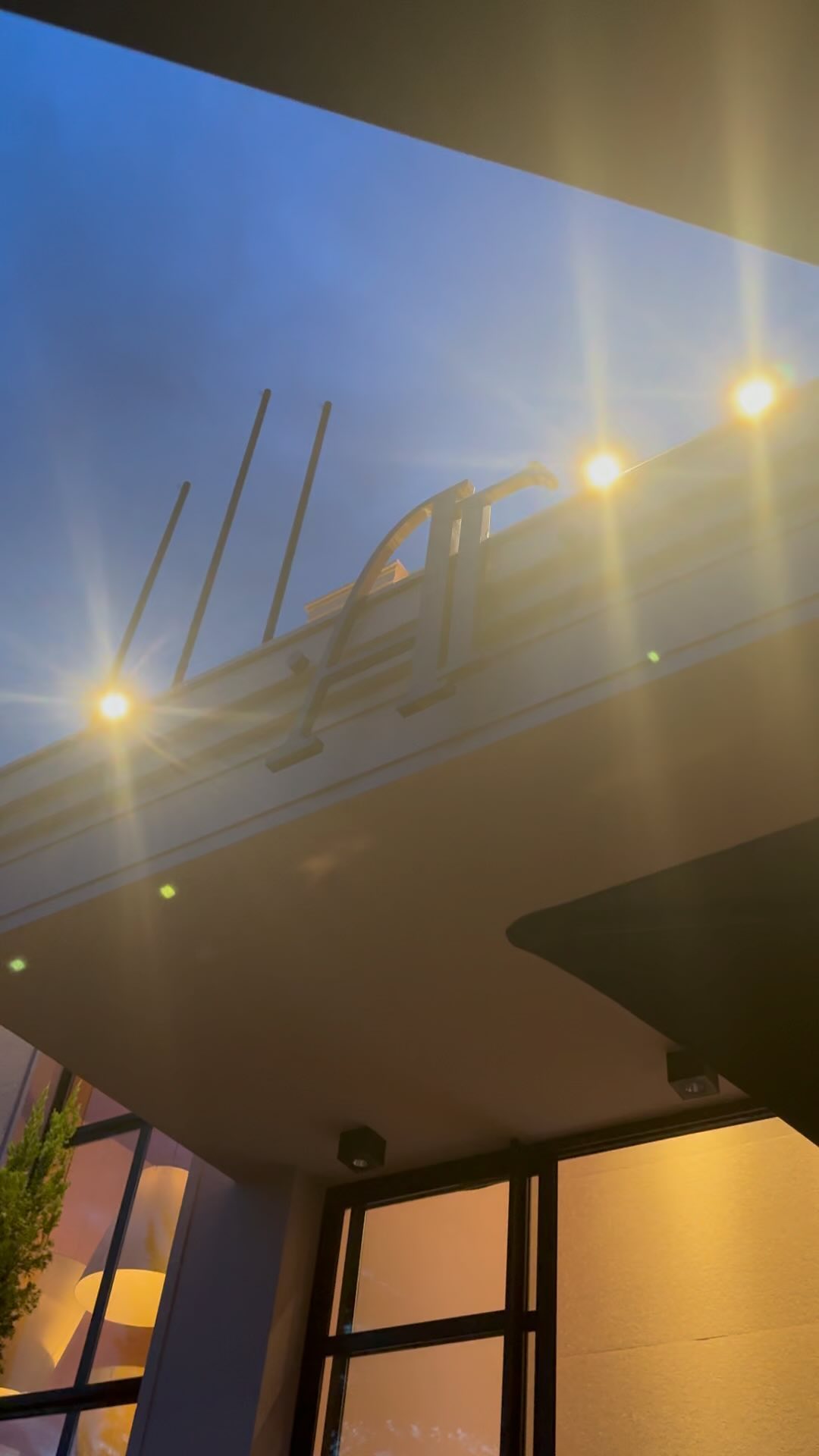 É com imensa alegria que anuncio a inauguração do restaurante Antonina do @tiagorcbastos ! Um projeto incrível e delicioso que tem a marca @antoninaosteria . Se preparem para uma experiência gastronômica única, onde o sabor encontra a hospitalidade. Parabéns, Thiago e Gabriela , e muito sucesso nessa nova jornada culinária! #Antoninaostseria #Inauguração #GastronomiaTop