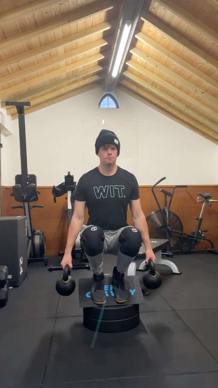 Some accessory bits & getting to grips with some kipping work.
@kneesovertoesguy
@slantboardguy
#crossfit #kipping #t2b #hwpo #gym #fitness #workout #fit #motivation #bodybuilding #fitnessmotivation #training #gymlife #gymmotivation #lifestyle #health #muscle #love #sport #healthy #instagood