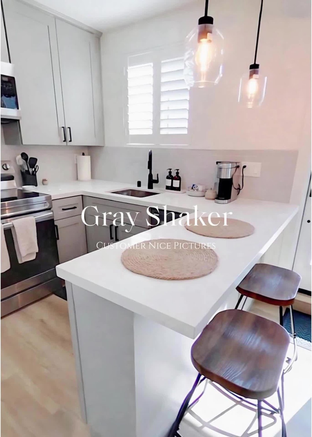 👊Small kitchen? No worries — gray shaker cabinets are the perfect choice!
Big thanks to our customers for sharing these beautiful photos!
#kitcheninspo #mydreamkitchen #cozykitchenvibes #kitchenrenovation #interiorstyle #designyourhome #warmminimalism #kitchenfavorites #homeinspo #customerpictures #barefootliving #kitchengoals #cabinetstyle #grayshaker #interiormood #modernclassic #RTA #californiacabinets