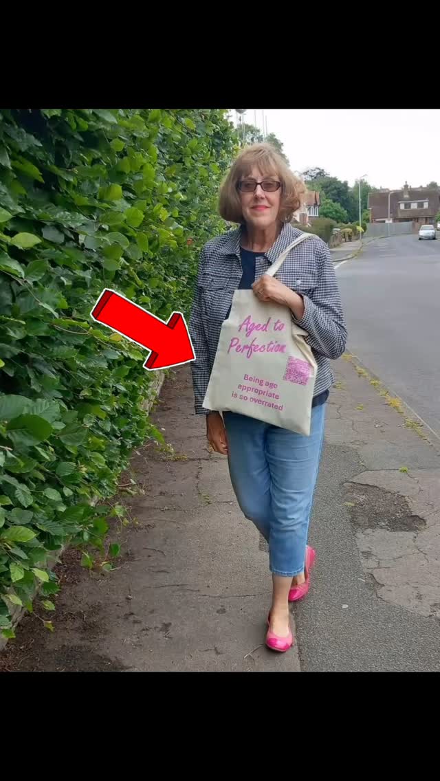 Spotted in Folkstone! Thank you Julie @brucejuliewilliams for the lovely pic and matching pink shoes! Link in bio
โค๏ธ๐๐link in bio
@onemorechapterhc
#agedtoperfectionnovel #folkstone #visitfolkestone #niloufarlamakan #PaperbackRelease #AgedToPerfection #RomComReads #FeelGoodFiction #AgePositiveReads #WomenOver50 #MidlifeRomance #BooksWithHumour #FunnyWomenWriters #SmartRomCom #NewRelease2025 #FictionWithHeart #ReadersOfInstagram #BookLovers #boomer #babyboomer #proaging #womenover60 #agepositive #BeingAgeAppropriateIsSoOverrated #tote #totebag