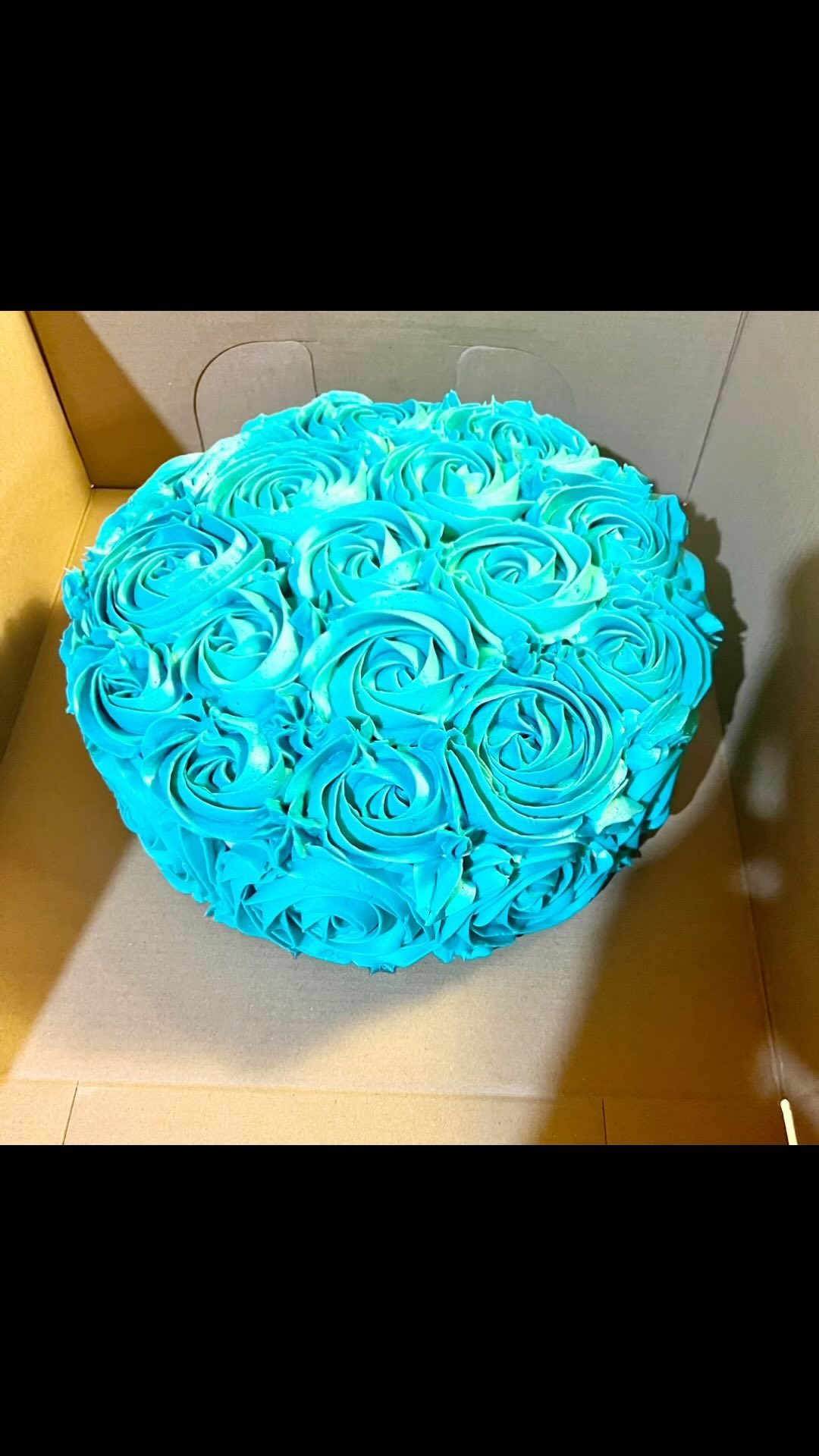 Had a last minute birthday cake that came out gorgeous! 😍😍 #birthdaycake #grannysgoodiesbakery