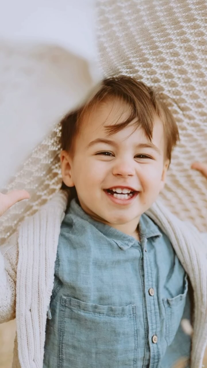 As you may have noticed, I love love love outdoor photo sessions in the beautiful natural light. I simply adore how when doing a family photoshoot in the open air, the children are free to roam about and I get to capture genuine moments and emotions without the need for posing. Thankfully, Essex is located in such a beautiful part of the country where we have miles and miles of stunning countryside that we can use as our backdrop. As well as the beautiful fields and greenery being just the perfect setting for a lifestyle photo session, for me thereās an added benefit as well. Not many people can say that they get to enjoy the countryside as part of their job, but as an Essex photographer I am beyond grateful that this is my reality ā¤ļø
.
.
.
#dearestviewfinder #thesincerestoryteller #ourcandidlife #lookslikefilmfamily #theartofmotherhood #motherhood #shenfieldmums #essex #essexphotographer #essexmums #essexnewbornphotography #essexlife #brentwoodmums #brentwoodnewborns #brentwoodnewbornphotographer #chelmsfordbusiness #chelmsfordphotographer #chelmsfordmumstobe #cambridgemums #cambridgenewbornphotography #billericaymums #londonmama #foresthillmums #newbornphotographerlondon #southeastlondonmums #crystalpalacemums #pengemums #londonbabyphotographer #kentmums #beckenhammums