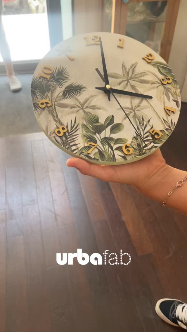 Fabrication d’une horloge en bois.
Mesure, découpe, choix de la forme, création du décor, calcul des angles, peinture…un projet complet !
.
#urbafab #loisircreatif #horloge #pourvous #atelierscreatifs #marseille13007 #endoume #activitemanuelle #activiteadulte #woodworking #geometrie #marseille #sefaireplaisir