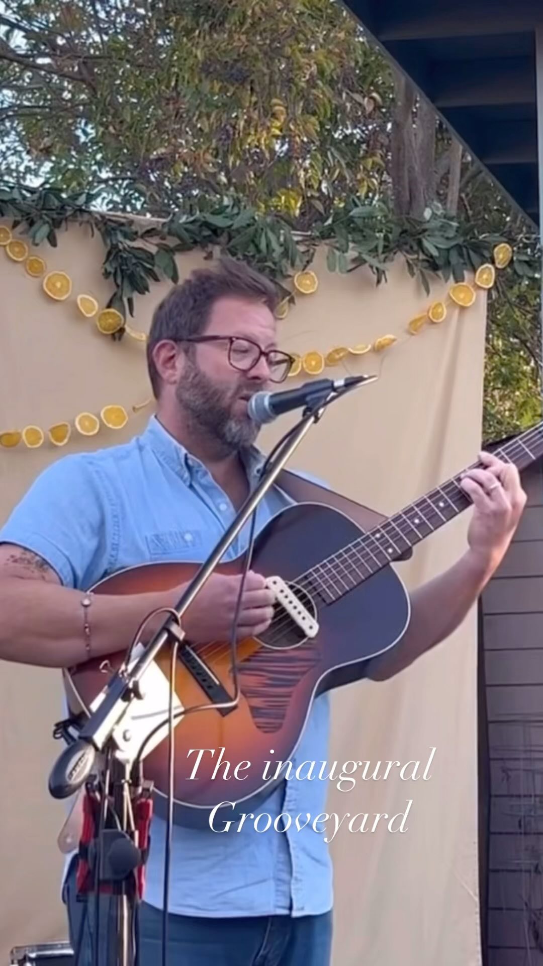 The first ever Grooveyard was such an incredible time!
Thanks to the amazing musicians @dogpatchtheband @tchochkemusic and @bad.tigerr for coming to the backyard to play their beautiful music!
Huge thanks to @harlequinrosemusic @colesteef and @natlefkoff for coming as well, it was great to have you.
Next one coming in March, can’t wait!!!