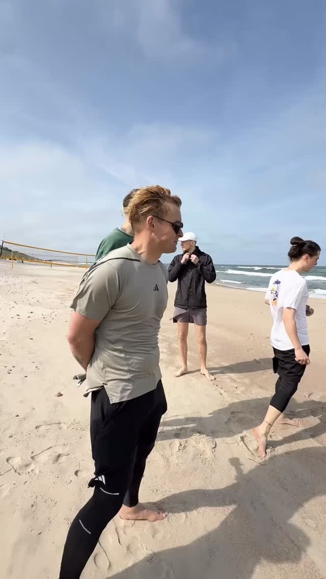 😎 badNIDAton stovyklos akimirkos pagaliau nugulė į prisiminimų video. Buvo beprotiškai fantastiškai smagu, aktyvu, produktyvu ir naudinga!
Iki susitikimo rugpjūtį! 🌞
Už video ačiū @meidalileikyte 💜
#badminton #camp #play #healthy #tournament #coach #summer #badmintonas #healthylifestyle #week #nida