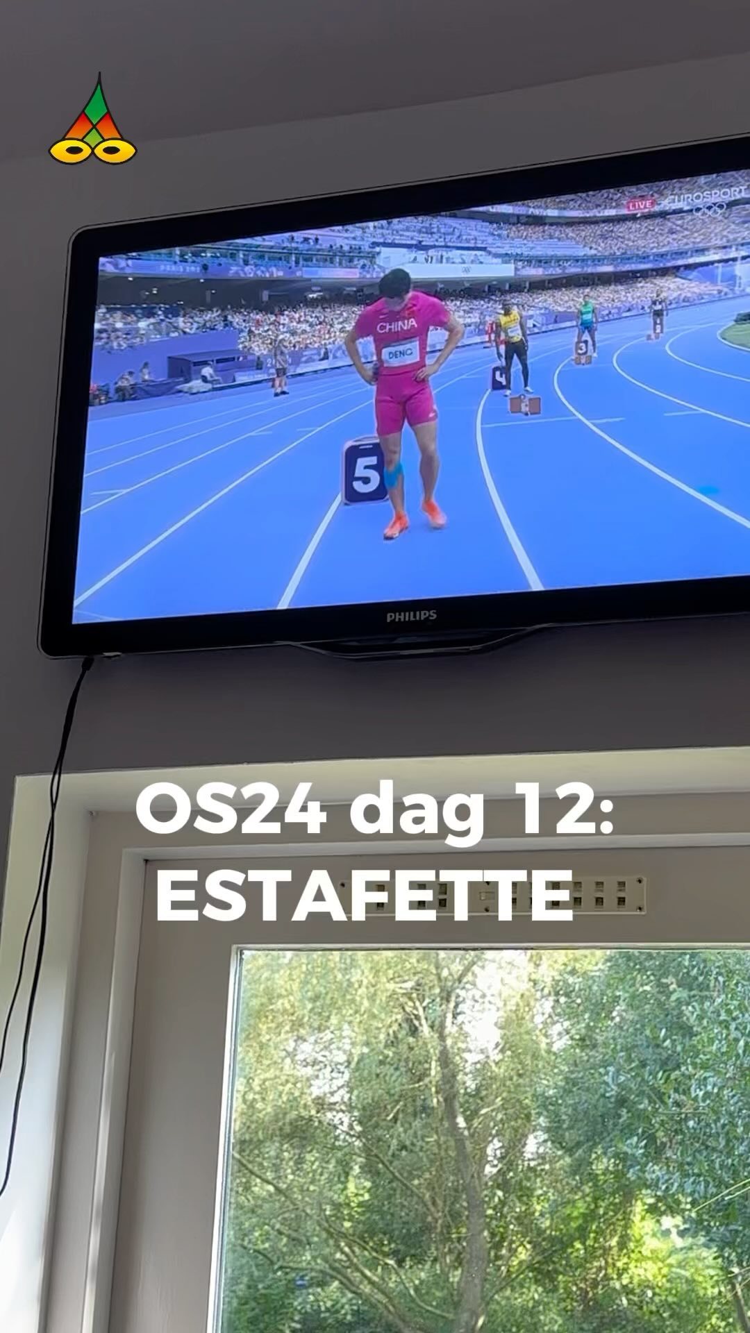 Nummer 56: Estafette
(OS24 Dag 12)
Beste landgenoten en Vlamingen,
Coleman, Kerley, King,
Lindsey, Walazu,
Maswanganyi, NKoana,
Simbini, Azu, Hinhcliff,
Kilty, Mitchell-Blake,
Sani Brown, Yanagitu,
Kiryn, Ueyama, Meluzzo,
Jacobs, Desalu, Tortu,
Deng, Xie, Yan, Chen,
Zeze, Erica, Zeze, Mateo,
Brown, Blake, Rodney
En de Grasse.
De finale vier keer honderd
Meter voor mannen klinkt
Me als muziek in de oren.
De #Dichter van #Nederland & #Vlaanderen over #OS24 #Parijs24#NOSsport #Sporza #Atletiek #100meter
Dit is een ‘Hou de zonzijde’-productie:
Tekst, spel & bewerking: Maurice Jonkers
Videografie, regie & eindredactie: @studio.hilma