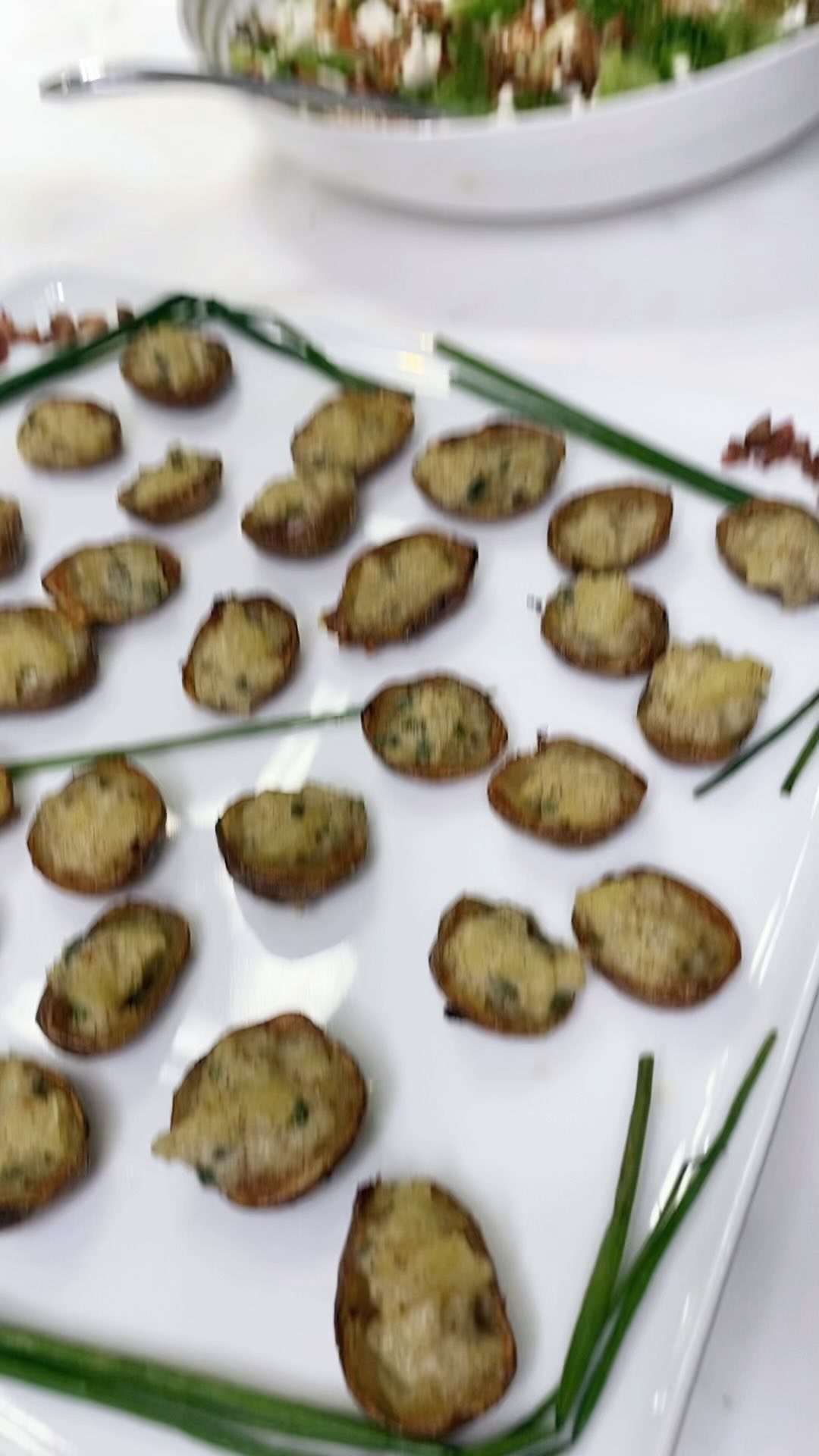 My Falling for October demo is up!
🍎🍎🍎
This menu features:
🥔Mini stuffed potato skins
🍐Roasted pear salad with candied nut brittle
🥦Sheet pan gnocchi with warm broccoli pesto
🥘Hearty beef stew with lentils and barley
🍒Apple cranberry cherry crisp
Demos happening the week of October 28th. Sign up at shaunalindzon.com
#cookingdemo #torontofood #dietitian #fallrecipes