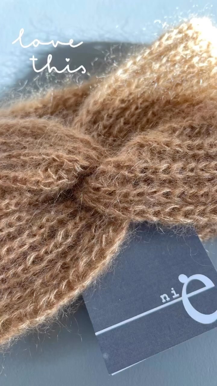 Stirnband MOANA
Last Minute Geschenkidee erhältlich @lumilauta_shop
#slowfashion #handmade #handknittedinswitzerland #handknittedinolten ##nieknitwear #nie_knitwear #patterns #workshop