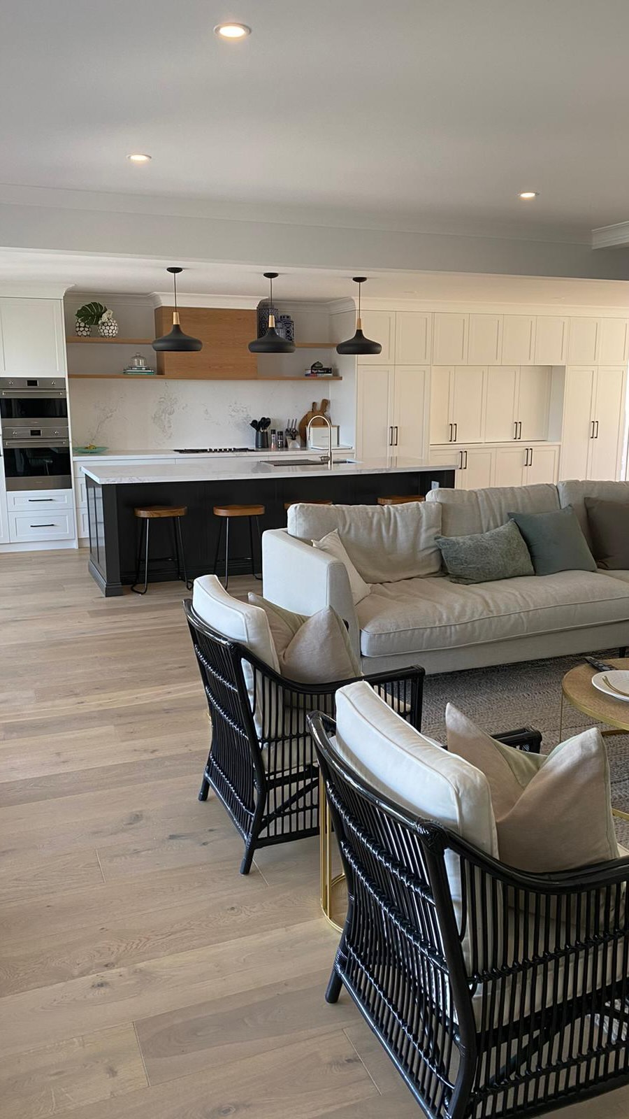 Seaforth kitchen @thecabinetmakingco
#luxuryhomes #luxuryinteriors #luxuryrealestate #sydneyluxuryhomes #sydneyhomes #kitchenreno #homereno
#australianhomes #sydneycbd #surryhills #northernbeaches #sydneyinteriors #sydneymums #sydneyinteriors #sydneyinteriordesign #seaforth #mosman #bronte #whitekitchen #sydneyarchitect #sydneybuilder #sydneyhome #sydneyhomewares #cabinetmaker #cabinetmaking #tamara