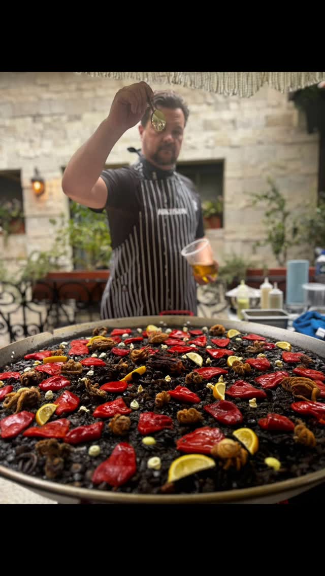 Pasando una tarde cocinando para los amigos de Hikvision y con los panas de casa__moma.
Vamos por mas!