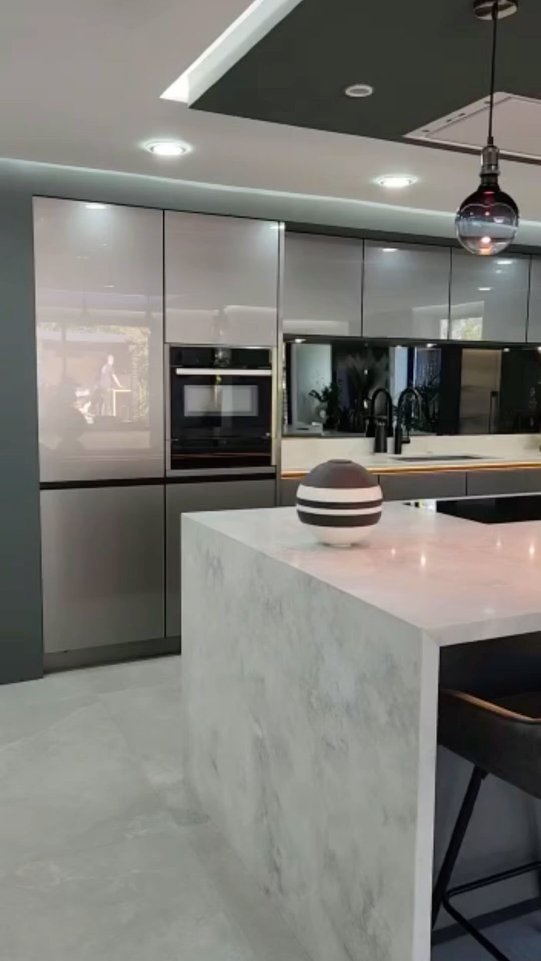 Where culinary dreams meet luxury ✨ This kitchen is all about timeless elegance, top-tier finishes, and sophisticated design. Cooking has never felt so chic! 🍴 #LuxuryKitchen #ElegantLiving #DreamHome #KitchenInspo