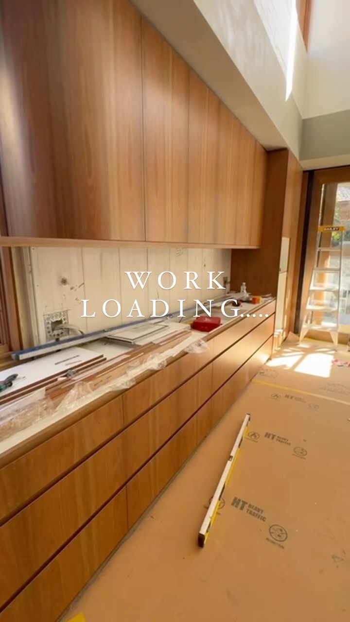 We’ve been so busy we haven’t had time to post, but we have been working on some crackers this winter like this spotted gum beauty, she’s a keeper!
#cabinetmaker #cabinetmaking #customcarpentry #sydneykitchens #kitchendesignersydney #sydneyarchitect #sydneyhomes #sydneyinteriors #sydneyinteriordesign #sydneybuilders #sydneynewbuild #newbuildjourney #slidingdoor #slidingdoorsystem #bronte #surryhills #northernbeaches #sydneylifestyle #interiordesignsydney #luxuryhomessydney #sydneyluxuryhomes
