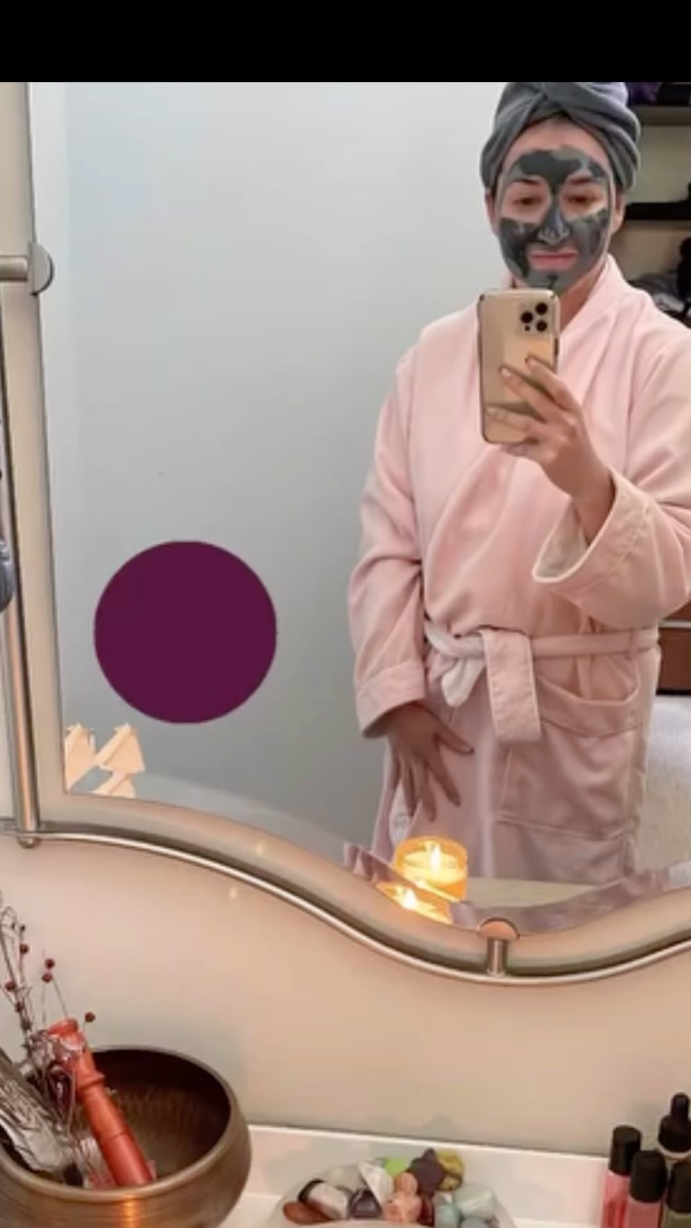 As we transition into fall, I like to take the time to pause and reflect.
Fall marks a natural transition, a time to slow down after the hustle of summer. It’s a feminine practice that gives us a chance to realign our goals and priorities, finishing the year with purpose and clarity.
For me, the year has brought so much so far, and now, it’s all about dialing in on what still needs to be completed before 2025.
The process and next steps:
🌟 What’s happened so far: Taking stock of the growth, the challenges, and the unexpected wins that have shaped this year.
✨ Looking forward: With the Winter Solstice on the horizon, I’m focusing on completing what matters most between now and then—whether it’s personal goals, work projects, or something in between.
💫 Health reset: I’m committed to cleaning up my routines, especially when it comes to my health. Revisiting my sleep habits, refining my morning routine, and getting real about my phone use—starting with avoiding outside distractions for the first hour of the day. If I’m not rested, I’m not getting anything done.
🔋 Productivity through rest: We often push ourselves to keep going, but I’ve learned that to truly be productive, you have to rest. It’s about working smarter, not harder, and giving myself the time to recharge so I can show up fully in all areas of my life.
Gratitude to @christinearylo for her Feminine Power Time Podcast, the Power Pause Episode featuring the steps to take to refocus your energy for the last part of the year. Listen in…
Link in bio.
#podcast #retreat #spiritualpractice #fallvibes #equinox #womeninleadership