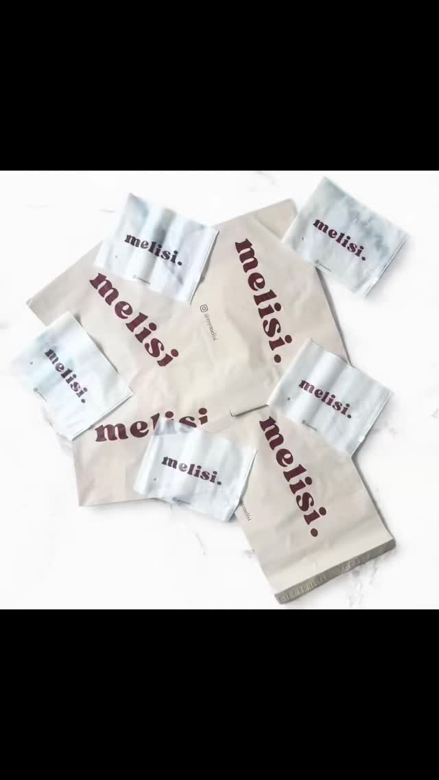 How cute are these bags! We’ve gone for a brand tone mailing bag and a translucent sock bag to keep the socks safe on their way to you! Each sock bag has a little breathing hole to keep them smelling… well not like feet 😂🧦💌
#pilatesyoga #pilates #pilatesworkout #yoga #reformerpilates #pilatesfitness #pilatesclasses #barreworkout #barre #netmums #reformerclass #menspilates #surreyyoga #healthybodyandmind #healthieryou #farnhamsurrey #petersfield #surreylife #hindhead #bordon #surreyfitness #surreybusiness #surreymums #haslemerelife #reformerpilatesworkout #liphook #wellbeinggoals #haslemere #barrefitness #wellbeinglifestyle