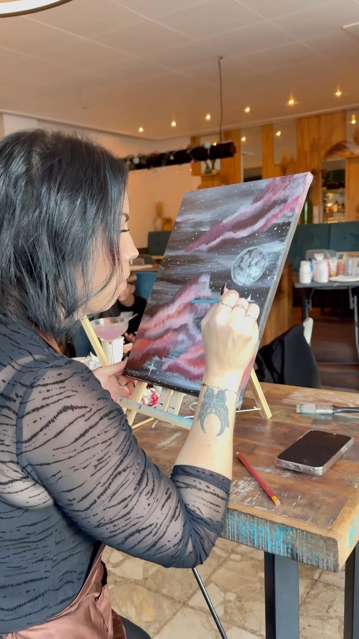 Dreaming of a Romantic Sky in October 🥵💯🩷🍸
#genevaactivities #sipandpaintgeneva #cocktailsgeneve