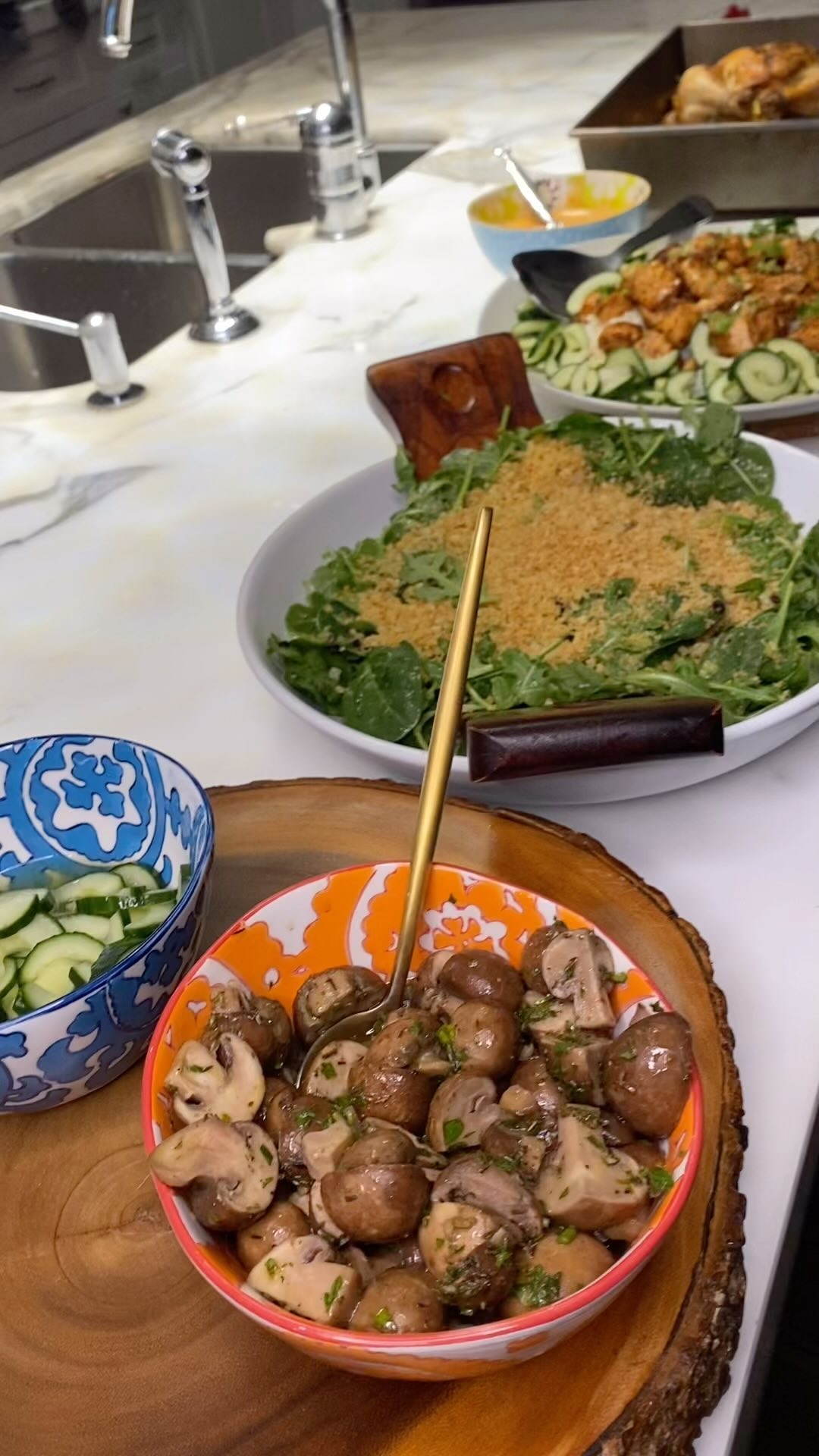 My Super September cooking demo is coming up the week of September 16th.
The menu is as follows:
🥒A duo of marinated veg - Tangy cucumbers and marinated mushrooms
🥗 Green salad topped with toasted panko and scallion vinaigrette
🍗Classic roasted chicken
🍣Salmon bites with bang bang sauce
🍪Seeded Florentines with chocolate drizzle
Sign up at shaunalindzon.com
#foodstagram #recipes #dietitian #cookingdemo #torontofood