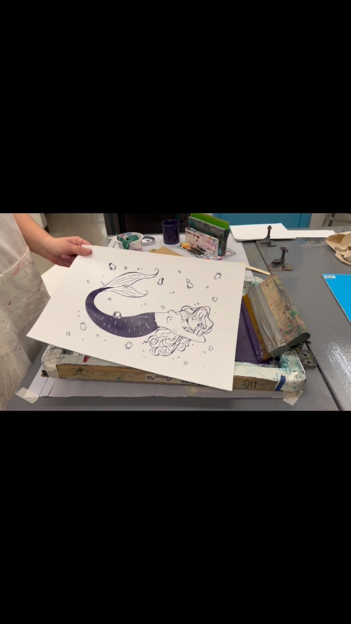 Printing the mermaid on paper!
#art #artist #illustration #fineart #screenprinting #silkscreenprinting #fantasyart #mermaidart #mermaidartwork