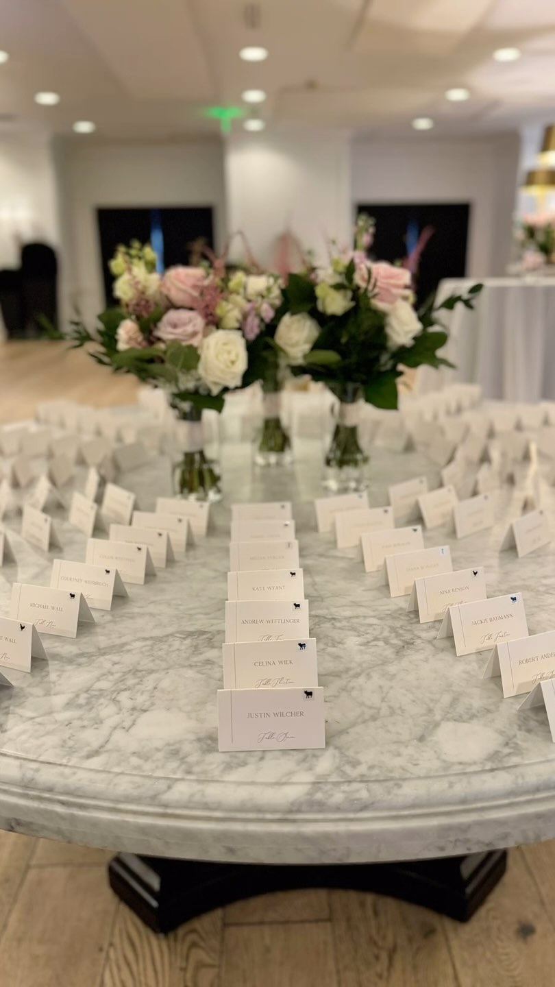 Another beautiful fall wedding! Congratulations to the happy couple!! 🥂
Venue | @destinationgn
Wedding Planner Company | @graceful_events_weddings
Wedding Planner | @gracefuleventsandrea
Floral | @jaimersfloral
Bakery | @lakegenevabakery
Linen | @windycitylinen
Resort’s Event Manager | @wiscocoevents
#genevanational
#lakegeneva
#wedding
