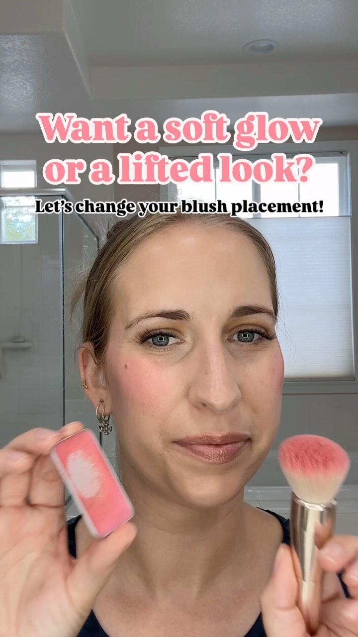 Did you know your blush placement can totally change your look? 💖
Apply to the apples for a soft, rounded glow 🌸 or lift those cheeks by sweeping upwards for a sculpted, lifted vibe! ✨
Which style are you trying first?
.
.
.
.
.
#blushtechniques #glowup #creamblush #cleanbeauty #blush #blushplacement #blushhack