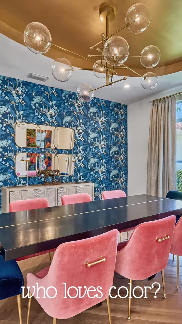 Life is short ✨choose color 💙💚 your home should bring you joy and reflect your personality #palmbeachstyle #palmbeachcounty #palmbeachinteriors #palmbeachdesigner #interiordesign #wellingtonflorida #palmbeachdesign