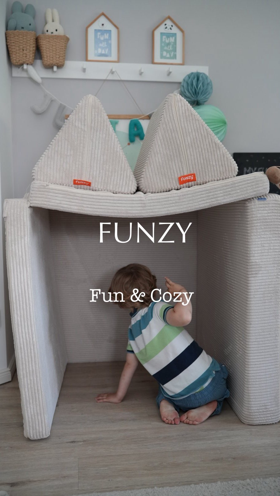 Hallo ihr Lieben🤍 Wir hoffen euch geht’s gut.
Ich hab schon ein paar Eindrücke von unserem neuen Spielsofa von @myfunzy in der Story geteilt.
Wir sind sehr zufrieden und es wird sehr gut angenommen bei dem Kleinen und seinem Besuch.
Ich packe hier noch mal paar Fakten, falls ihr so wie ich mit dem Spielsofa liebäugelt🤍
Ihr bekommt übrigens mit unserem Code „twinflair8“ 8% auf das Funzy☺️. Über den Link kommt ihr direkt zum Sofa https://tinyurl.com/25c6uvjj 🤍
Hier ein paar Facts, die meiner Meinung nach, überzeugen🤍:
-das Spielsofa besteht aus vier modularen Schaumstoffteilen für unendliche Möglichkeiten
- es hat zeitloses Design in Trendfarben
- die Bezüge sind waschmaschinenfest (bei 30 Grad)
- das Sofa besteht aus einem PUR Schaum mit Matratzenqualität, garantiert ohne
Kuhlenbildung
- man bekommt 30 Tage Geld zurück Garantie & drei Jahre Produktgarantie
- das Produkt ist OEKO-TEX ® Standard 100 zertifiziert und damit garantiert schadstofffrei
- die Kinder spielen sicher durch weiche Kanten und Reißverschluss-Cover
.
.
Werbung| Kooperation
#spielsofa #kindersofa #myfunzy #kinderzimmer #kindermöbel #kinderzimmereinrichtung #kinderzimmerideen #jungszimmer #interior #einrichtungsideen #interiør #interior123 #einrichtungsideen #inneneinrichtung #interiorandhome #interiorandliving