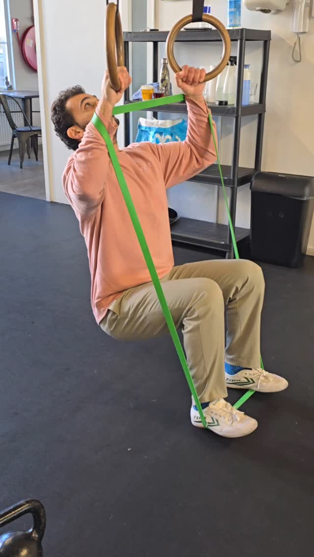 Frontlever hack #1 understanding compression:
This is not for beginners #fyi, but when you are advancing to tucked hold or advanced tuck, this might be for you!
Good luck, and share this to someone who could use some help for frontlevers. Comment below what else you would like to learn...
#calisthenicshacks #fitnesshacks #fitnessfundamentals #gymhacks #calisthenics #streetworkout #corestrength #physiotherapist #fitdutchies #trainertips #gymnastics #frontlever #progress #healthylifestyle #musclemindconnection #fitdad #goals #saturdaymotivation