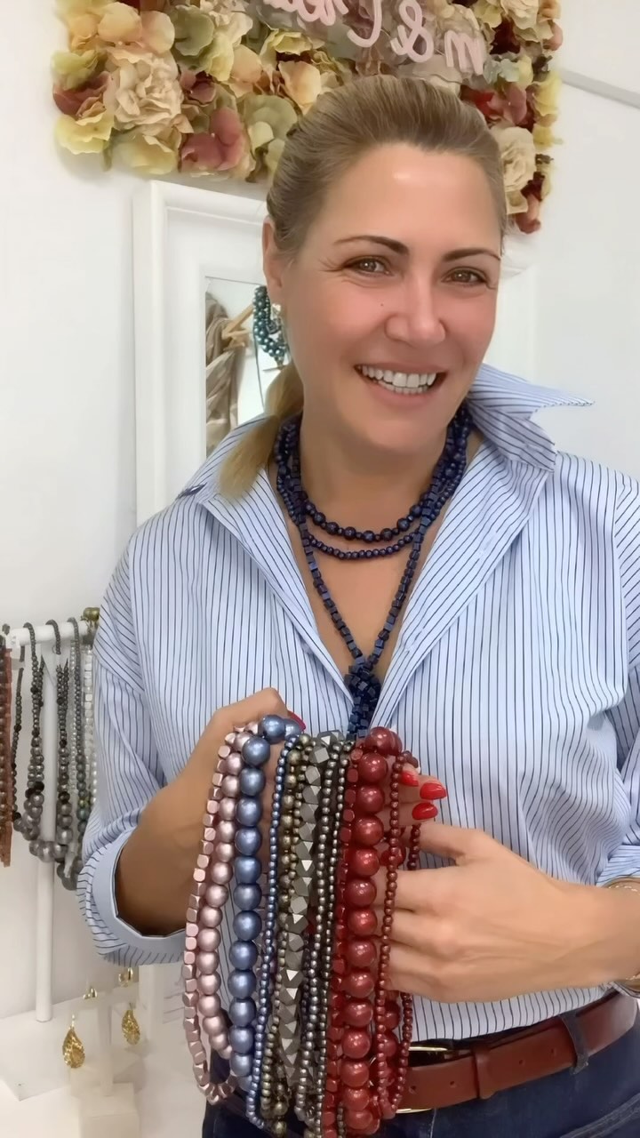 En m&Cream, apoyamos lo artesanal y lo sostenible. ✨🌱
Así que, si buscas piezas únicas, que cuiden el medio ambiente y realcen tu estilo, estos collares son perfectos para ti.✨💖
¿Que os parecen? Déjame tu opinión en comentarios que ¡te leo! ✨🥰
.
.
.
.
#artesanal
#collaresartesanales
#collaresypulseras
#collaresdemoda
#mandcream
#modasostenible
#calafell
#calafellplatja
#calafellplaya
#comarruga
#santsalvador
#creixell
#vendrell
#elvendrell
#tarragona
