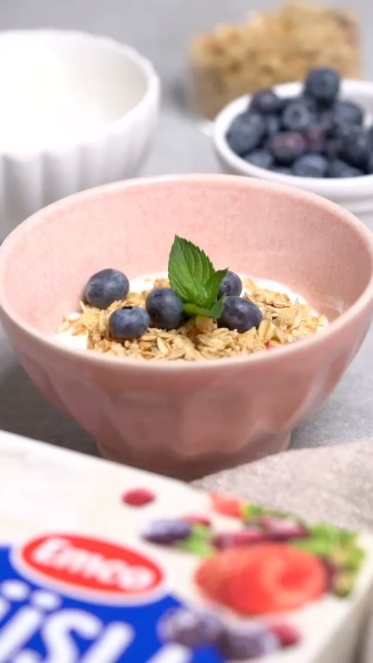 Crunchy Müsli Blueberry & Raspberry! 😍
🍓 Delicious Berries: Pieces of blueberries and raspberries combined with crispy oat flakes.
🌾 Wholesome Crunch: Rich in fiber and natural beta-glucans to help lower cholesterol.
🌱 Pure Ingredients: No palm oil, no added colors.
Add milk or yogurt for a tasty, nourishing breakfast.
Try it today!
#emco#emcoglobal#HealthyBreakfast #YogurtMüsli #EasyRecipe #BreakfastIdeas #CrunchyMüsliBlueberry #NutritiousStart #MorningDelight#evenhealthythingscanbedelucious